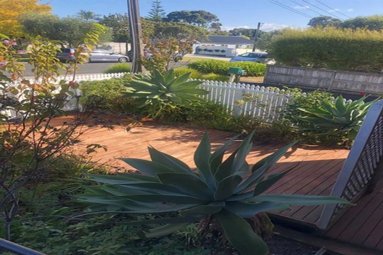 Photo of property in 11 Wairere Road, Torbay, Auckland, 0630