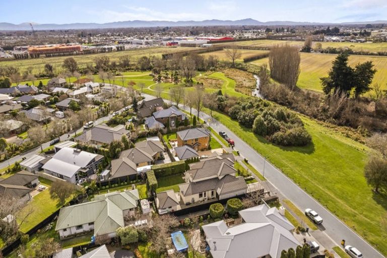 Photo of property in 68 Willowview Drive, Redwood, Christchurch, 8051