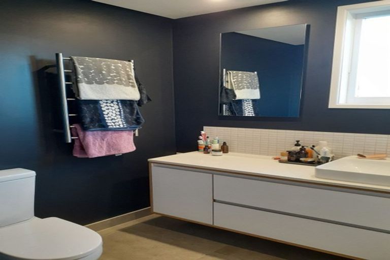 Photo of property in 4 Dunstall Place, Mangere Bridge, Auckland, 2022