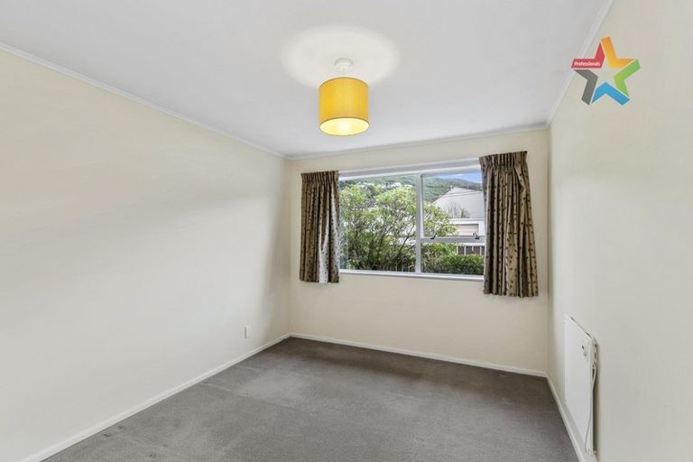 Photo of property in 2/35 Parkvale Road, Karori, Wellington, 6012
