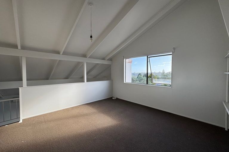 Photo of property in 18 Pemberton Avenue, Bayview, Auckland, 0629