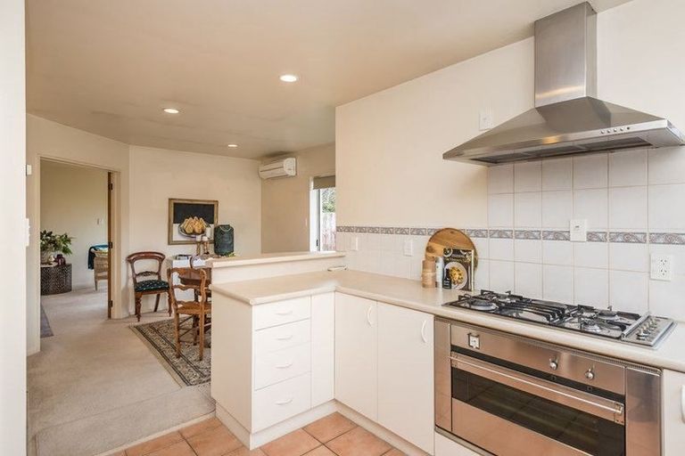 Photo of property in 9a Shaftesbury Street, Avonhead, Christchurch, 8042