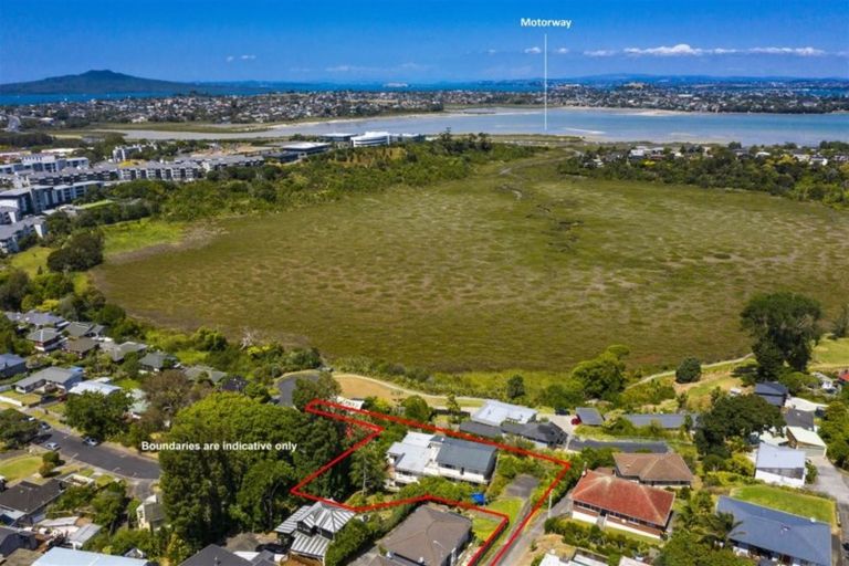 Photo of property in 71 College Road, Northcote, Auckland, 0627