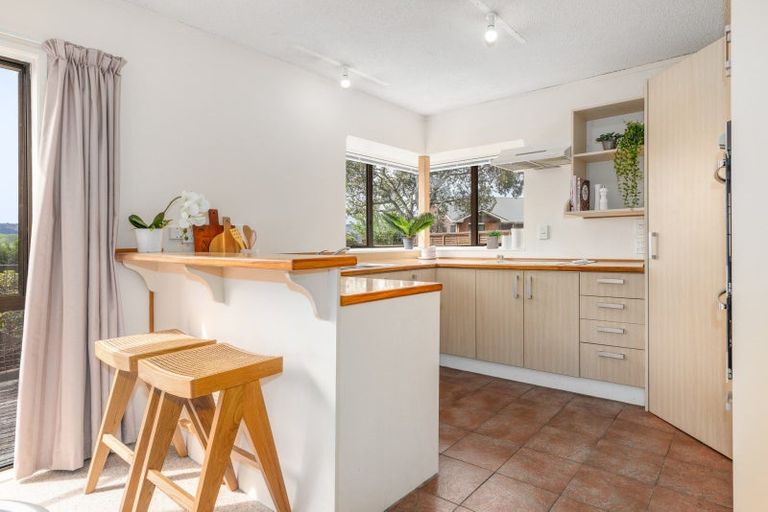 Photo of property in 16 The Crowsnest, Whitby, Porirua, 5024