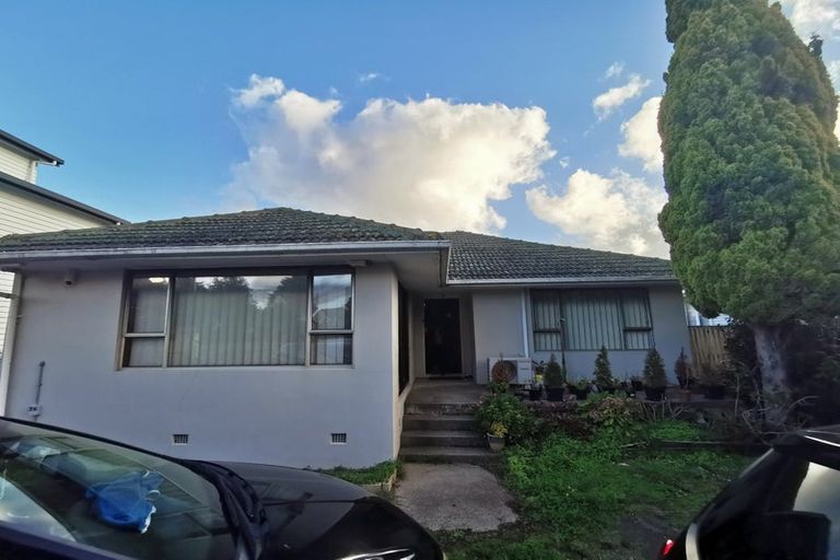 Photo of property in 26 Swanson Road, Henderson, Auckland, 0610