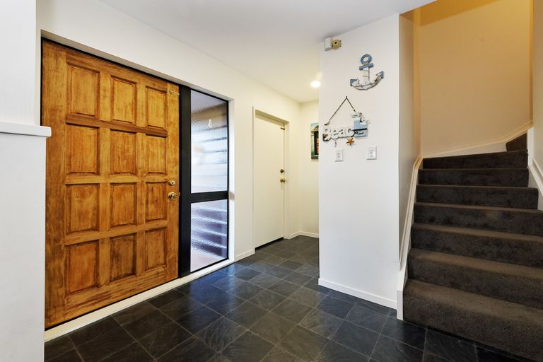 Photo of property in 11a Avonleigh Road, Green Bay, Auckland, 0604