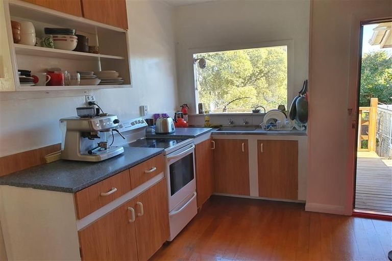 Photo of property in 33 St Michaels Avenue, Point Chevalier, Auckland, 1022