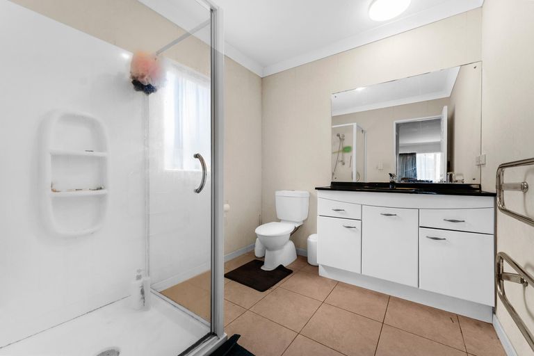 Photo of property in 1 Monash Place, Flat Bush, Auckland, 2016