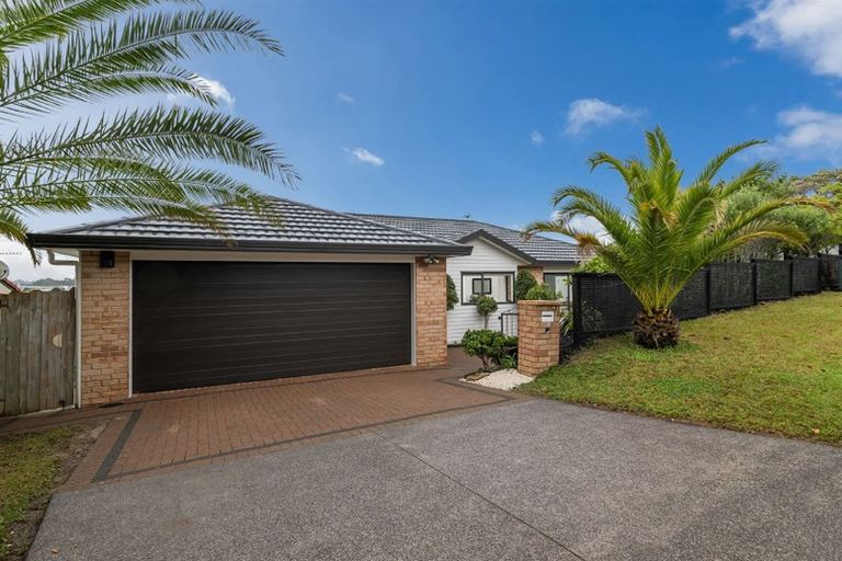 Photo of property in 7 Graham Collins Drive, Windsor Park, Auckland, 0632