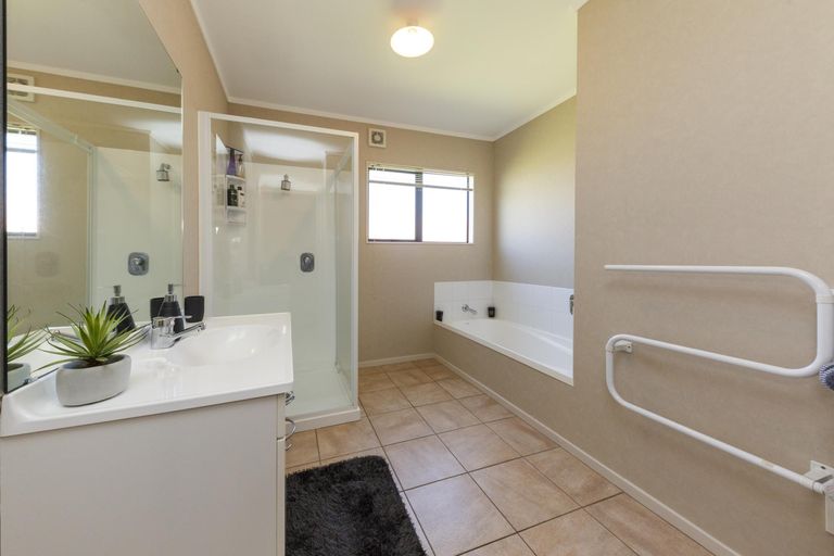 Photo of property in 37 Madison Avenue, Milson, Palmerston North, 4414