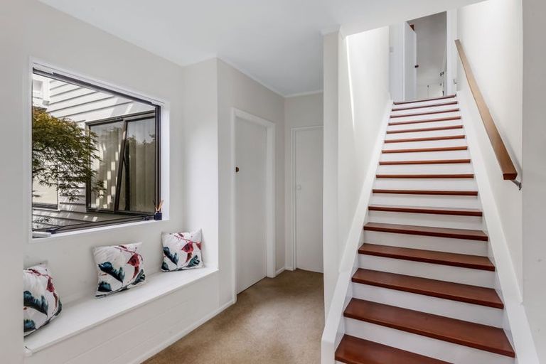 Photo of property in 10 Lawry Street, Moturoa, New Plymouth, 4310