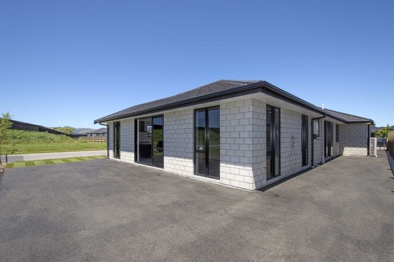 Photo of property in 32 Bill Harvey Drive, Halswell, Christchurch, 8025