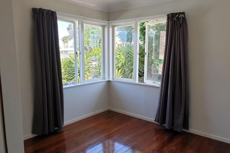 Photo of property in 1/56 Waipani Road, Te Atatu Peninsula, Auckland, 0610