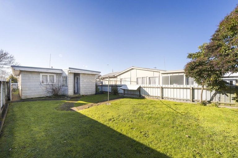 Photo of property in 28 Brightwater Terrace, Terrace End, Palmerston North, 4410