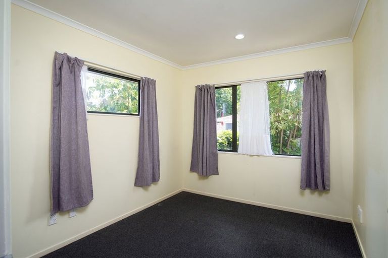 Photo of property in 17 Vina Place, Massey, Auckland, 0614