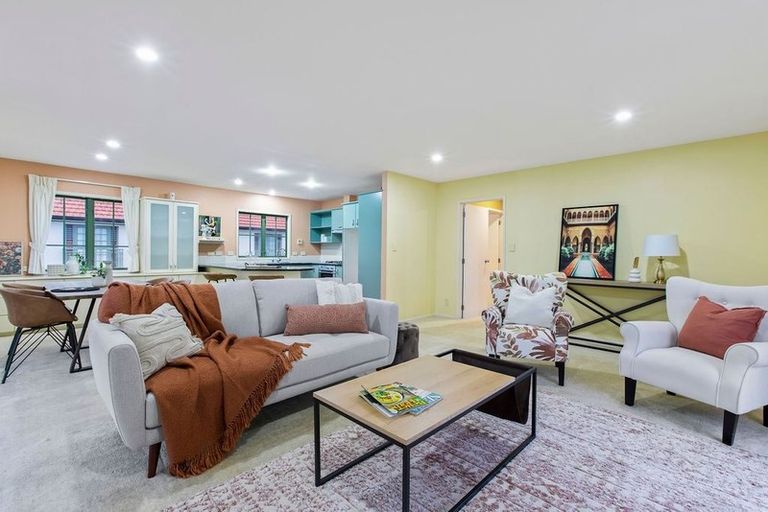 Photo of property in 28 Parkwood Crescent, Gulf Harbour, Whangaparaoa, 0930