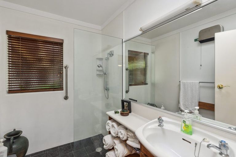 Photo of property in 48 Makora Road, Otaihanga, Paraparaumu, 5036