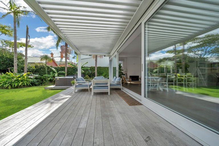 Photo of property in 23 Cheltenham Road, Devonport, Auckland, 0624