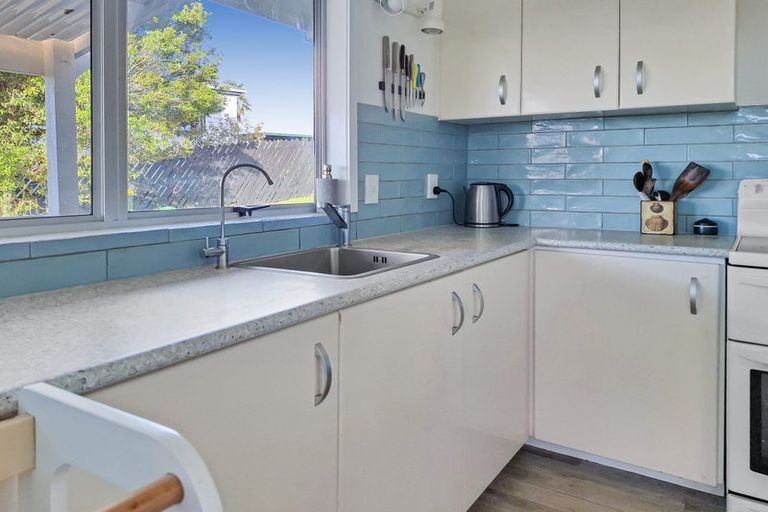 Photo of property in 2/36 Widmore Drive, Massey, Auckland, 0614