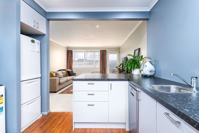 Photo of property in 12 Kiwi Court, Roslyn, Palmerston North, 4414