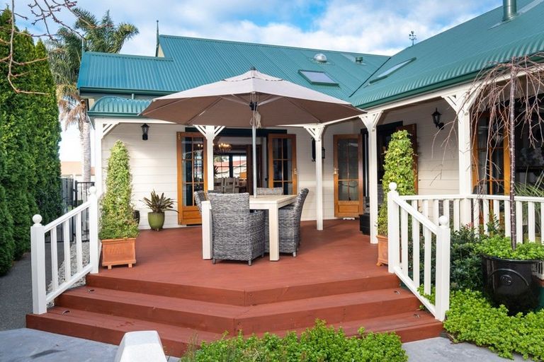 Photo of property in 100 Church Road, Taradale, Napier, 4112