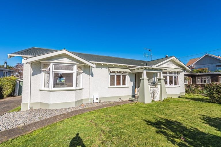 Photo of property in 19 Tarata Street, Saint Johns Hill, Whanganui, 4501