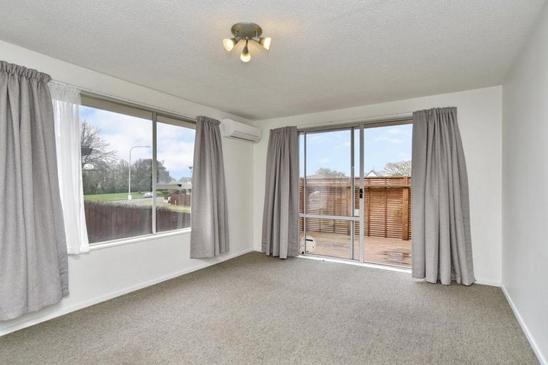 Photo of property in 1/3 James Condon Place, Redwood, Christchurch, 8051
