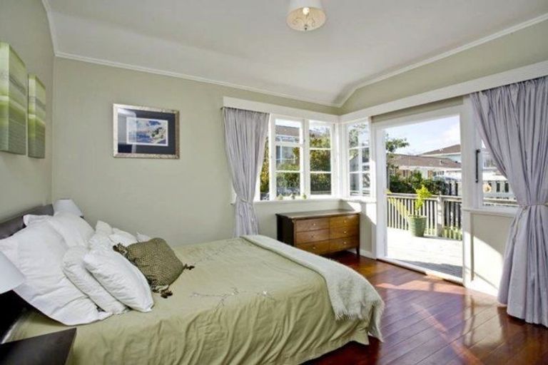 Photo of property in 7 Wicklow Road, Narrow Neck, Auckland, 0622