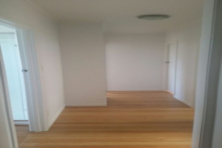 Photo of property in 176 Beach Haven Road, Beach Haven, Auckland, 0626