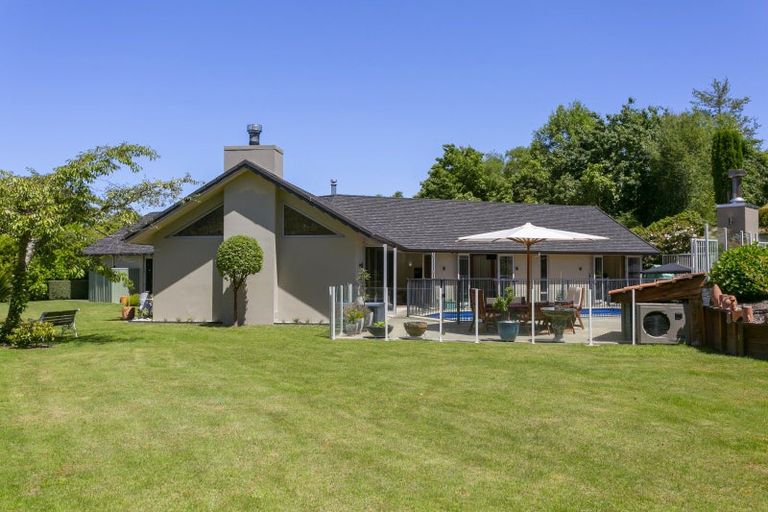 Photo of property in 5 Cameron Drive, Acacia Bay, Taupo, 3385