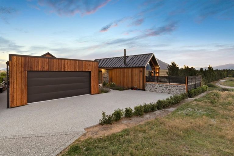Photo of property in 11 Cunninghams Drive, Jacks Point, Queenstown, 9371