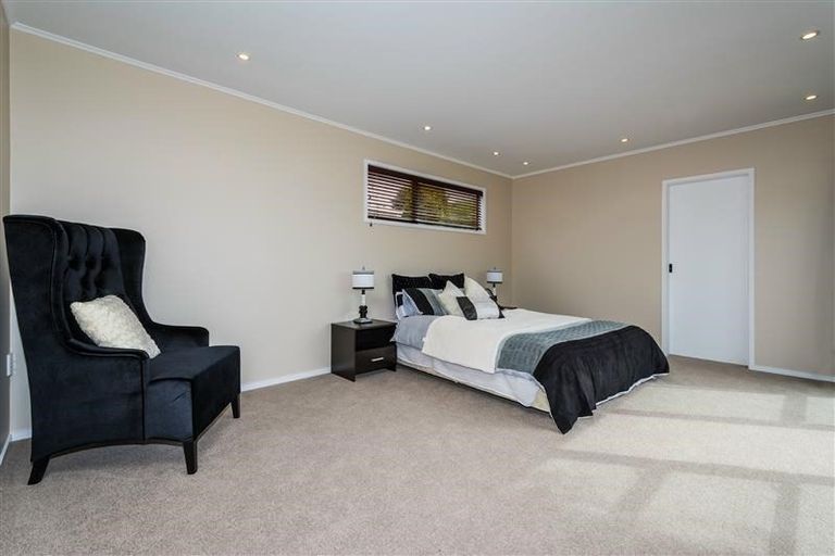 Photo of property in 2 Serrata Place, Browns Bay, Auckland, 0630