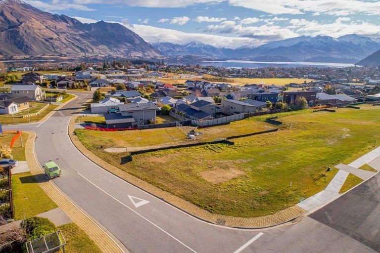Photo of property in 13 Mcleod Avenue, Wanaka, 9305