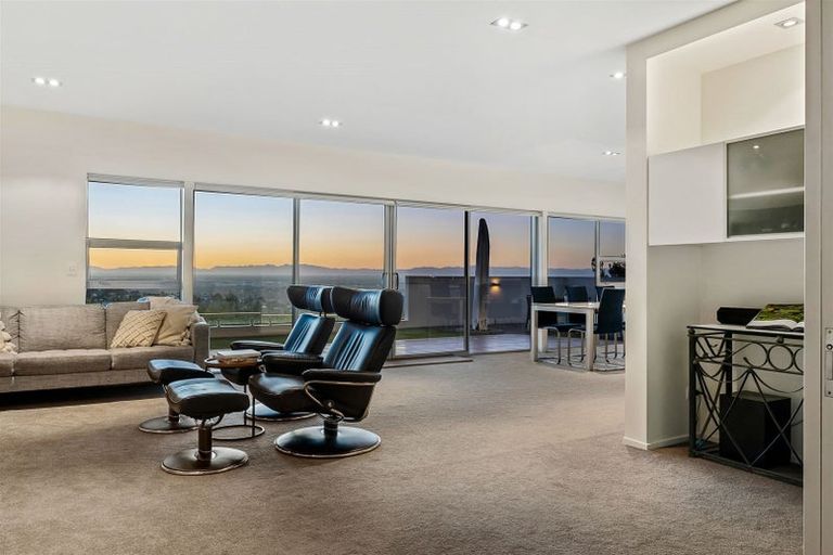 Photo of property in 6 Yelverton Place, Huntsbury, Christchurch, 8022