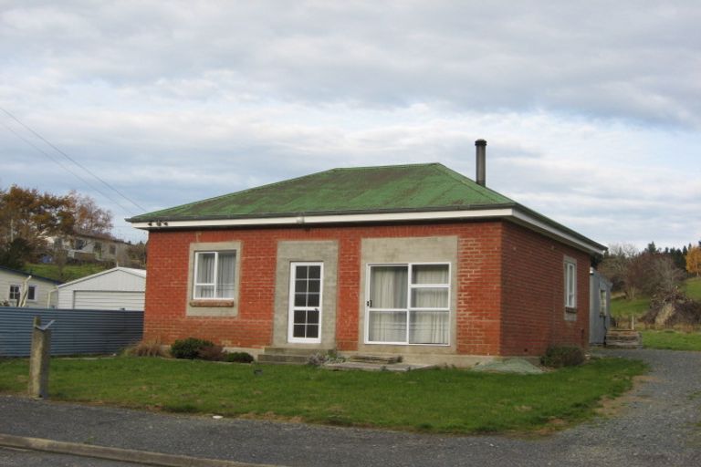 Photo of property in 22 Irvine Street, Lawrence, 9532