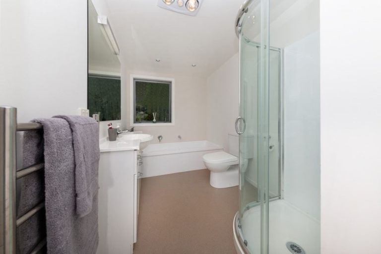 Photo of property in 6 Cronin Place, Beach Haven, Auckland, 0626