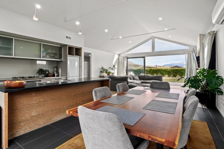 Photo of property in 4 Jackby Court, Jacks Point, Queenstown, 9371