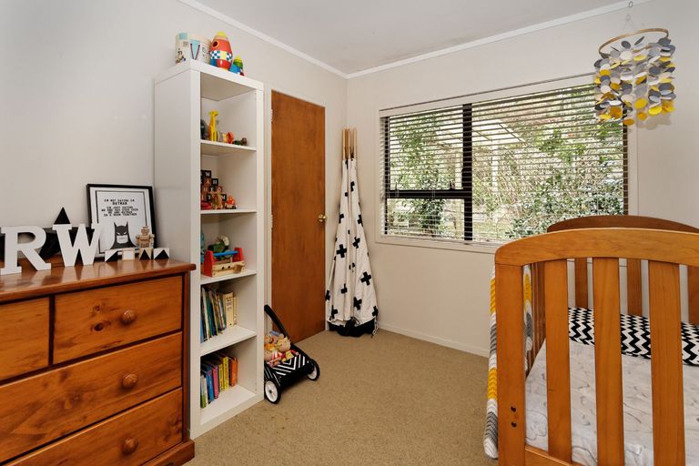 Photo of property in 1 South Lynn Road, Titirangi, Auckland, 0604