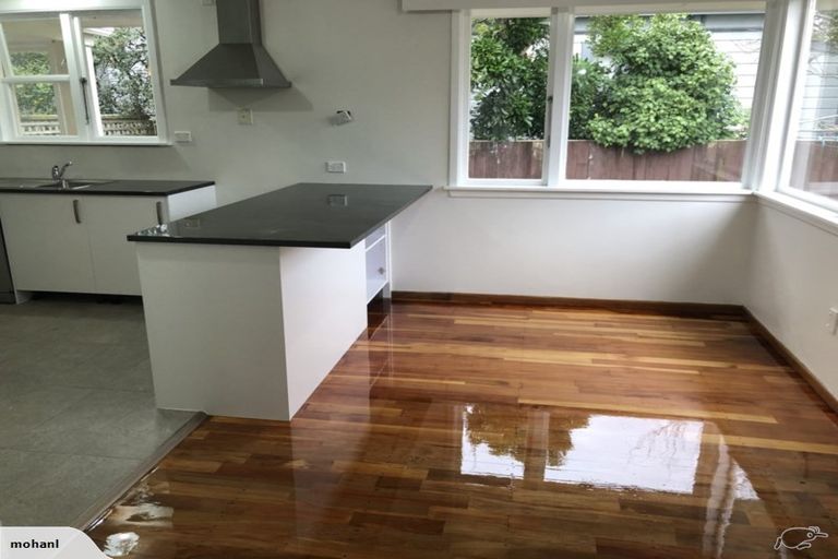 Photo of property in 2/54 Kings Crescent, Hutt Central, Lower Hutt, 5010