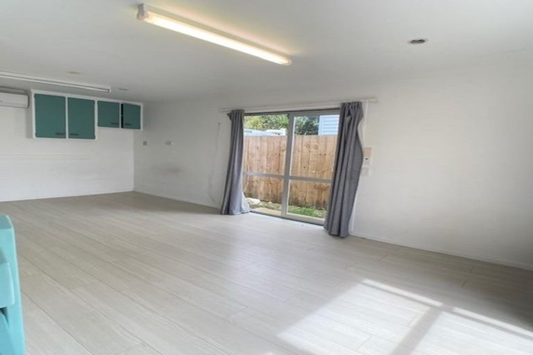 Photo of property in 302 Royal Road, Massey, Auckland, 0614