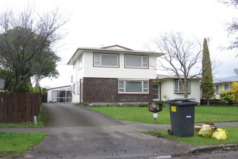 Photo of property in 17 Motuoapa Place, Kelvin Grove, Palmerston North, 4414