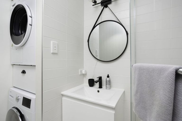 Photo of property in 1/72l Kitchener Road, Milford, Auckland, 0620