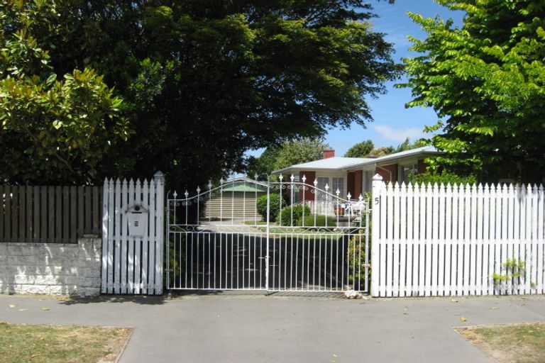 Photo of property in 5 Mirfield Place, Russley, Christchurch, 8042