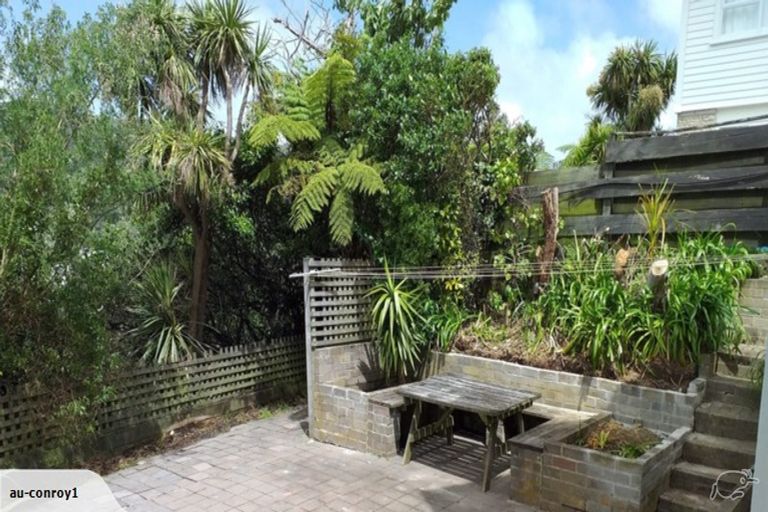 Photo of property in 26-26a Chartwell Drive, Crofton Downs, Wellington, 6035