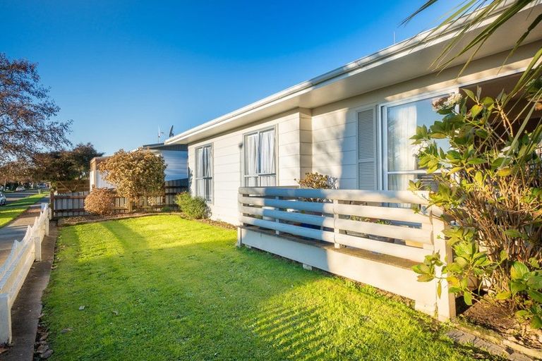 Photo of property in 6 Meadowbrook Drive, Cloverlea, Palmerston North, 4412