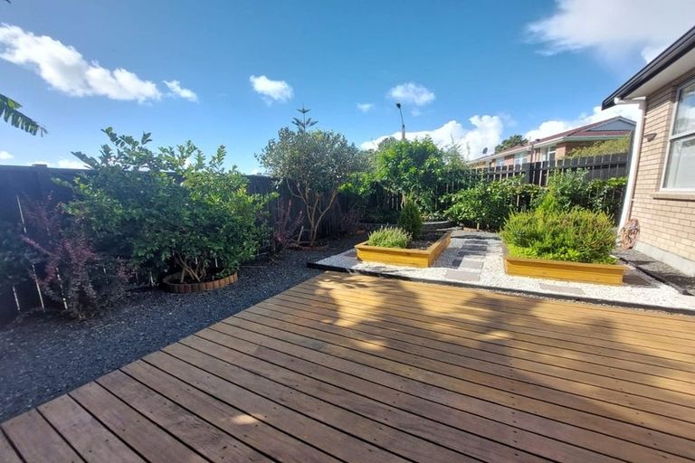 Photo of property in 23a Rena Place, West Harbour, Auckland, 0618