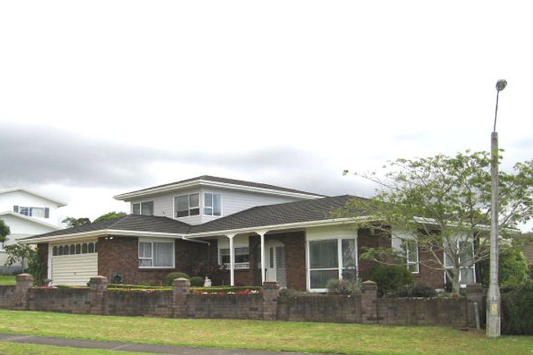 Photo of property in 12 Bernleigh Terrace, West Harbour, Auckland, 0618