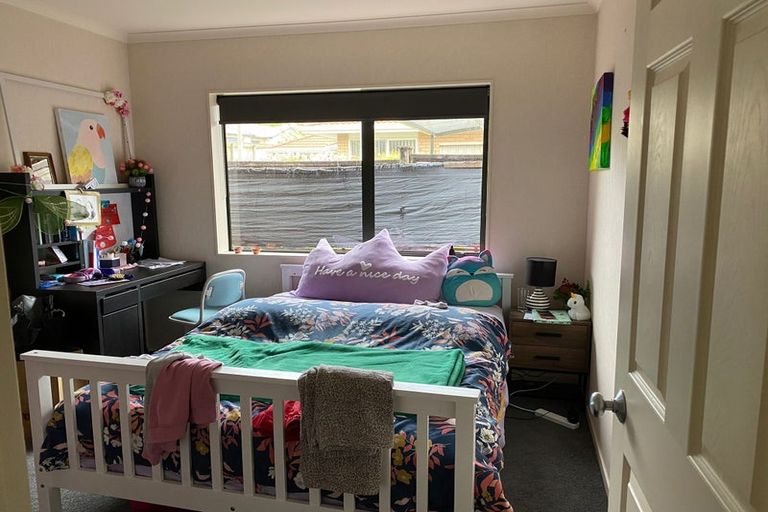 Photo of property in 18 Glen Bay Close, Pinehill, Auckland, 0632