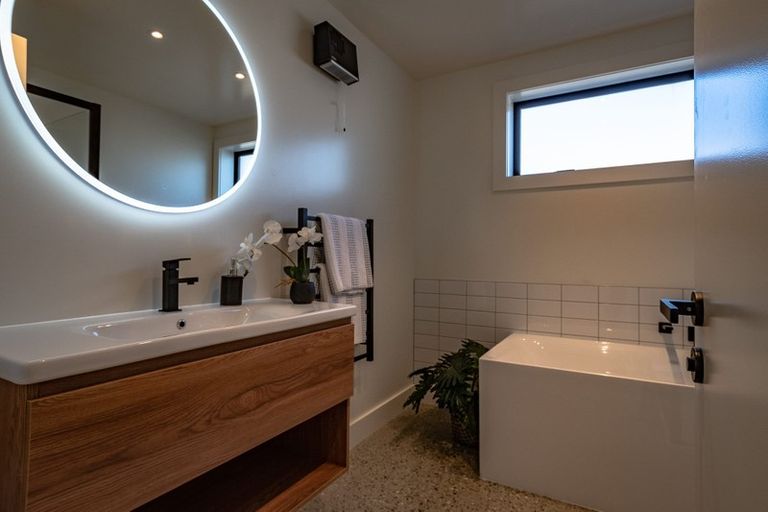 Photo of property in 34 Shepherd Road, Jacks Point, Queenstown, 9371