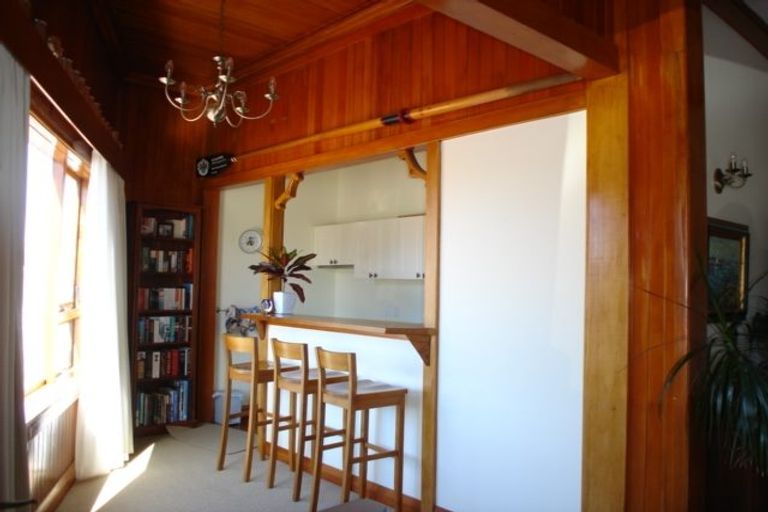 Photo of property in 82 Oriental Parade, Oriental Bay, Wellington, 6011